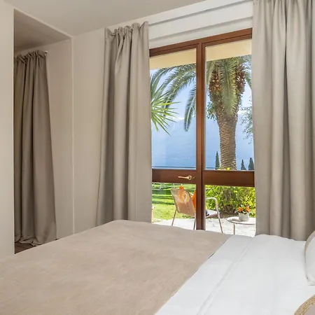 Hotel Meandro - View Gargnano